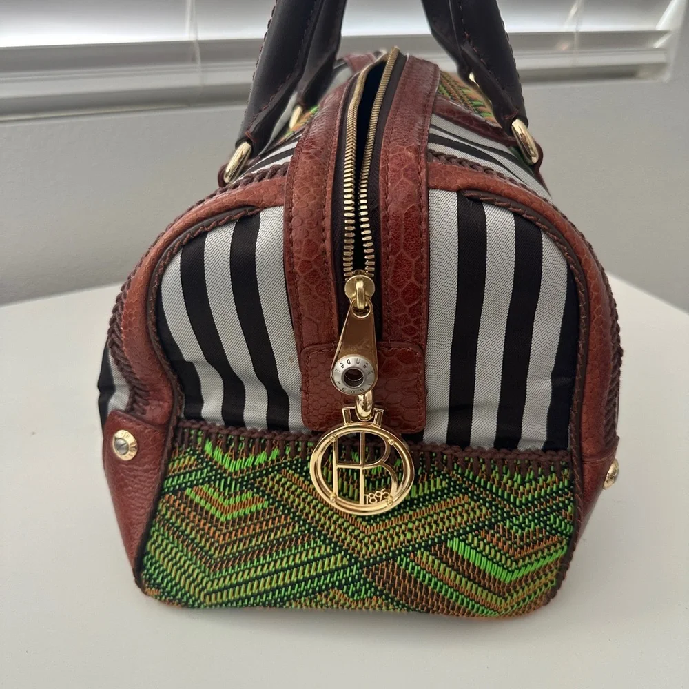 Henri Bendel B&W Plus Barrel Woven Striped Stylish Green and Brown Handbag - Picture 13 of 15